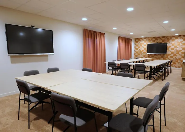 Western Terra Alta Airport Отель Перпиньан
